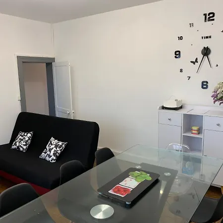 Logement, Ideal Famille, Amis, Y Est ! *