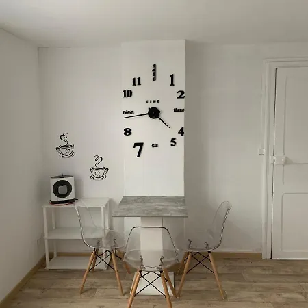 Logement, Ideal Famille, Amis, Y Est ! *