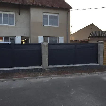 Logement, Ideal Famille, Amis, Y Est !